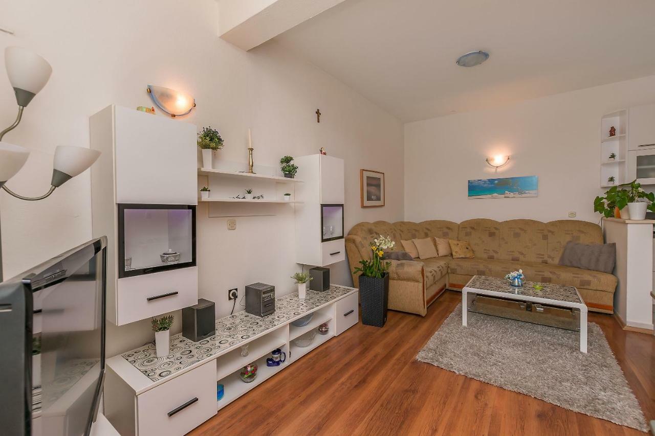 Apartments Zdenka 오미스 외부 사진