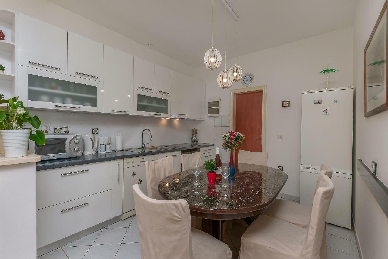 Apartments Zdenka 오미스 외부 사진
