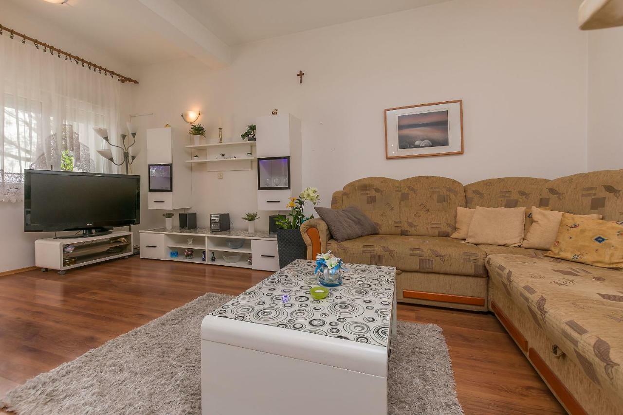 Apartments Zdenka 오미스 외부 사진